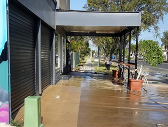 Oodies Cafe outdoor cleaning