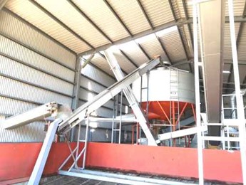 Internal pressure cleaning of equipment & shed