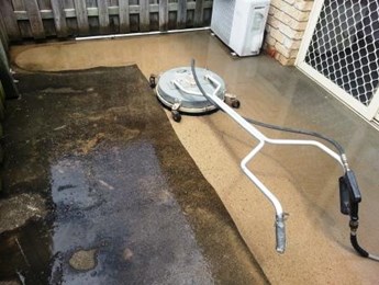 Removing heavy mould from concrete