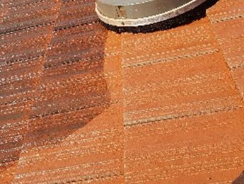 Cleaning a tiled roof